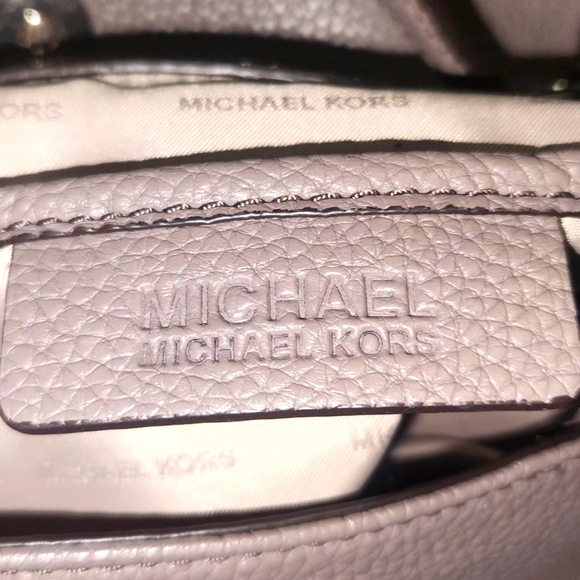 Michael Kors Jet Set Gray Shoulder Bag - Picture 5 of 8